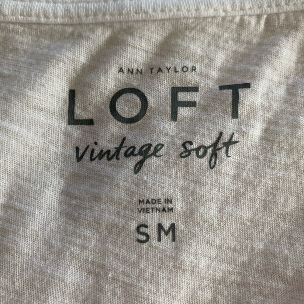 🌸3/$20 - LOFT maternity top - vintage soft tee - Picture 3 of 4